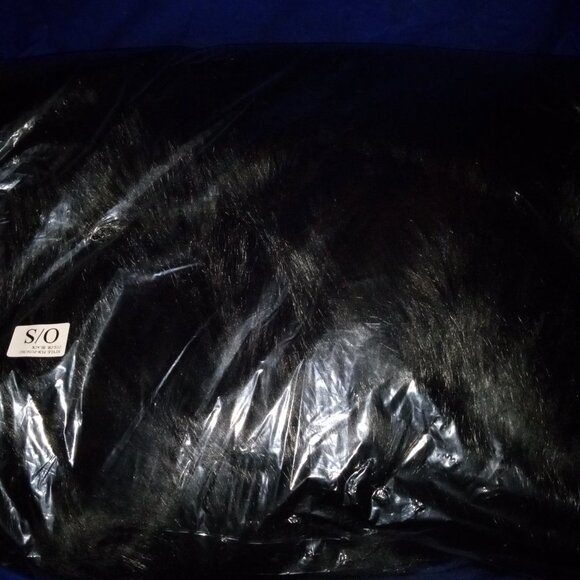 LUXE LAVISH FAUX FUR HOODED PONCHO ( BRAND NEW !!! ) - Picture 9 of 9